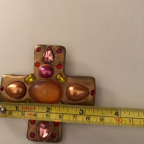 20th century gold molded glass & crystal brooch